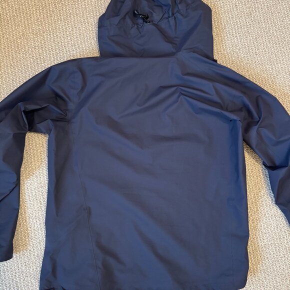 Arcteryx Men's size M Beta Jacket - Picture 7 of 10